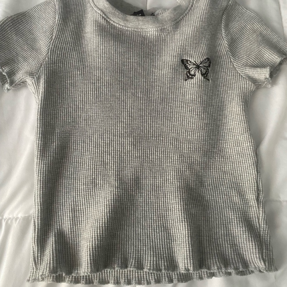 Grey Forever 21 Stretchy Cropped Shirt || size: S